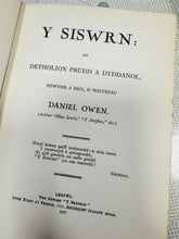 Load image into Gallery viewer, Cyfrol ‘Y Siswrn’ gan Daniel Owen, trydydd argraffiad o 1937 / Third edition of ‘Y Siswrn’ volume by Daniel Owen from 1937