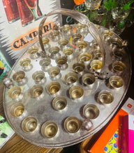 Load image into Gallery viewer, Set cymun Hynafol EPNS o Eglwys Cymreig gyda 40 gwydryn bach EPNS / Antique EPNS communion set from a Welsh Church with 40 small EPNS glasses