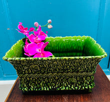 Load image into Gallery viewer, Planter Ward Vintage gwyrdd olewydd petrual / Ward olive green rectangular Vintage planter