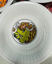 Load image into Gallery viewer, Powleni Retro prin Beefeater dyluniau Tarw o’r 70au / Retro rare Beefeater 1970s bull design bowls