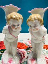 Load image into Gallery viewer, Pâr o ganhwyllbrenau seramig Ceriwbiaid Fictoraidd / Pair of ceramic Victorian Cherub candlesticks