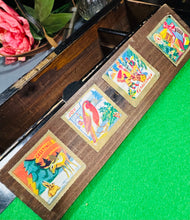 Load image into Gallery viewer, Llethr ysgrifennu Hynafol Fictoraidd pren walnut a brass gyda’r goriad gwreiddiol a storfa / Antique Victorian walnut and brass writing slope with original key and storage