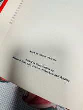 Load image into Gallery viewer, Argraffiad cyntaf o lyfr ‘A study in Scarlet’ gan Sir A.Conan Doyle - stori cyntaf Sherlock Holmes o 1961 / First edition of the book ‘A Study in Scarlet’ by Sir A. Conan Doyle – the first Sherlock Holmes story, from 1961