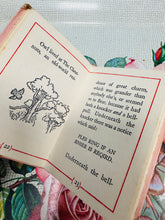 Load image into Gallery viewer, Llyfr bychan, bach ‘Eeyore Loses a Tail’ o 1973 / Tiny, tiny ‘Eeyore Loses a Tail’ book from 1973
