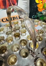 Load image into Gallery viewer, Set cymun Hynafol EPNS o Eglwys Cymreig gyda 40 gwydryn bach EPNS / Antique EPNS communion set from a Welsh Church with 40 small EPNS glasses