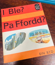 Load image into Gallery viewer, Llyfr ‘I ble? Pa ffordd?’ o gyfres ‘Geiriau eich Plant’ o 1969 / ‘I ble? Pa ffordd?’ book from the ‘Geiriau eich Plant’ series from 1969