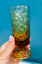 Load image into Gallery viewer, Set o 6 gwydryn Retro Amber effaith rhisgl yn ei focs gwreiddiol o’r 70au / Retro set of 6 Amber bark effect stemmed drinking glasses in their original 1970s box