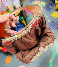 Load image into Gallery viewer, Bag gweu Retro wedi’i wneud â llaw gan Claire Susan yn Penygroes / Retro knitting bag handmade by Claire Susan in Penygroes