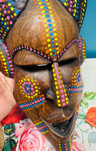Load image into Gallery viewer, Mwgwd Affricanaidd pren wedi ei gerfio â llaw a’i beintio / Vintage hand carved and painted African Wooden mask