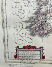 Load image into Gallery viewer, Print o fap William a John Blaeu o Brydain o 1635 mewn hen ffrâm euraidd / Print of William and John Blaeu’s map of Britain from 1635 in a Vintage gold frame