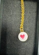 Load image into Gallery viewer, Mwclis charms bychan / Small charm necklace