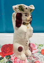 Load image into Gallery viewer, Jwg Spaniel ar ei draed ôl Royal Staffordshire Hynafol / Antique Royal Staffordshire begging Spaniel dog pitcher