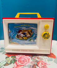 Load image into Gallery viewer, Bocs cerddoriaeth a theledu sgrin fawr Fisher Price Retro look / Retro look Fisher Price giant screen music box tv