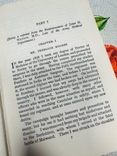 Load image into Gallery viewer, Argraffiad cyntaf o lyfr ‘A study in Scarlet’ gan Sir A.Conan Doyle - stori cyntaf Sherlock Holmes o 1961 / First edition of the book ‘A Study in Scarlet’ by Sir A. Conan Doyle – the first Sherlock Holmes story, from 1961