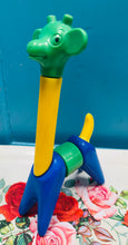 Load image into Gallery viewer, Tegan Giraff ‘Zoo-it-yourself’ Tupperware o 1966 / Vintage Tupperware ‘Zoo-it-yourself’ Giraffe toy from 1966