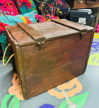 Load image into Gallery viewer, Bocs pren Robert Lamb Ltd, Caeredin, Hynafol / Antique Robert Lamb Ltd, Edinburgh, wooden crate