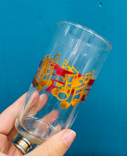 Load image into Gallery viewer, Set o 6 tymblers parti Ravenhad Retro yn eu bocs gwreiddiol/ Retro set of 6 party tumblers in origininal Ravenhead box