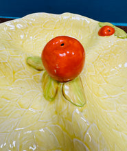 Load image into Gallery viewer, Dysgl gweini Vintage Royal Venton Ware melyn ac afal / Vintage yellow and apple Royal Venton Ware serving dish