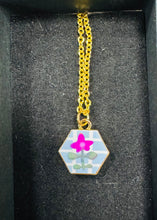 Load image into Gallery viewer, Mwclis charms bychan / Small charm necklace