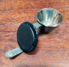 Load image into Gallery viewer, Set o bedwar gwydryn shot stainless steel Ria o Denmarc mewn câs lledr o ganol y ganrif ddiwethaf / Mid Century Danish portable stack of four stainless steel Ria shot glasses in leather walet