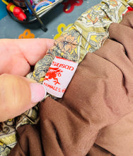 Load image into Gallery viewer, Bag gweu Retro wedi’i wneud â llaw gan Claire Susan yn Penygroes / Retro knitting bag handmade by Claire Susan in Penygroes
