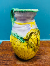 Load image into Gallery viewer, Jwg Hynafol pen maharen Majolica Adam a Bromley o’r 1880au / Antique Adam and Bromley Majolica ram’s head pitcher from 1880s