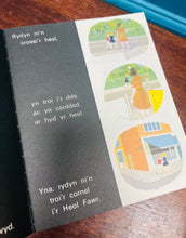 Load image into Gallery viewer, Llyfr ‘I ble? Pa ffordd?’ o gyfres ‘Geiriau eich Plant’ o 1969 / ‘I ble? Pa ffordd?’ book from the ‘Geiriau eich Plant’ series from 1969