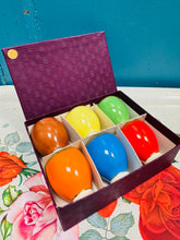Load image into Gallery viewer, Set o 6 ecob seramig Harlequin Romanaidd yn eu bocs gwreiddiol o ganol y ganrif ddiwethaf / Vintage Mid Century Romanian ceramic Harlequin set of 6 egg cups in original box