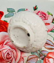 Load image into Gallery viewer, Pin cushion ‘A Present from Penmaenmawr’ ceramig Hynafol / Antique ‘A Present from Penmaenmawr’ ceramic pin cushion