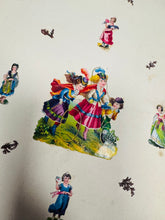 Load image into Gallery viewer, Llyfr Scrap 30 tudalen Hynafol Fictoraidd / Antique Victorian 30 page Scrap Book