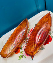 Load image into Gallery viewer, Powlen wydr Sowerby Carnival Marigold tywyll Vintage prin siâp cwch rhwyfo / Rare Vintage dark Marigold Sowerby Carnival glass rowboat shaped bowl