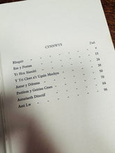 Load image into Gallery viewer, Llyfr ‘Storiau’r Henllys Fawr’ gan W.J. Gruffith o Hydref 1943 / ‘Storiau’r Henllys Fawr’ book by W.J. Gruffith from October 1943