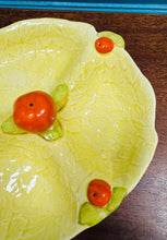 Load image into Gallery viewer, Dysgl gweini Vintage Royal Venton Ware melyn ac afal / Vintage yellow and apple Royal Venton Ware serving dish