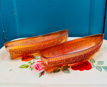 Load image into Gallery viewer, Powlen wydr Sowerby Carnival Marigold tywyll Vintage prin siâp cwch rhwyfo / Rare Vintage dark Marigold Sowerby Carnival glass rowboat shaped bowl