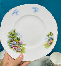Load image into Gallery viewer, Set llestri te tsieina Vintage ‘Royal Vale’ ‘English Cottage’ cyflawn a phrin o’r 1950au / Rare Vintage ‘Royal Vale’ ‘English Cottage’ complete china tea set from the 1950s