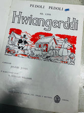 Load image into Gallery viewer, ‘Pedoli Pedoli ail lyfr Hwiangerddi’ cyfres ‘Plant y Brython’ o’r 50au / Welsh children’s book ‘Pedoli Pedoli ail lyfr Hwiangerddi’ from the ‘Plant y Brython’ series from the 50s