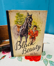 Load image into Gallery viewer, Llyfr ‘Black Beauty’ clawr caled Vintage gan Anna Sewell / Vintage hardback ‘Black Beauty book by Anna Sewell
