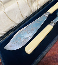 Load image into Gallery viewer, Set cerfio a gweini pysgod Fictoraidd Sterling Silver a carn melyn / Sterling Silver and yellow handle fish carving and serving set