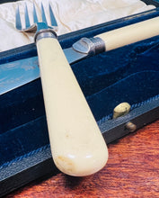 Load image into Gallery viewer, Set cerfio a gweini pysgod Fictoraidd Sterling Silver a carn melyn / Sterling Silver and yellow handle fish carving and serving set