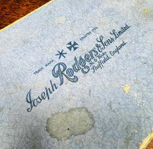 Load image into Gallery viewer, Set cerfio Hynafol Stainless Steel a charnau cyrn yn eu bocs gwreiddiol / Antique Stainless Steel and horn handle carving set in original box