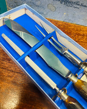 Load image into Gallery viewer, Set cerfio Hynafol Stainless Steel a charnau cyrn yn eu bocs gwreiddiol / Antique Stainless Steel and horn handle carving set in original box