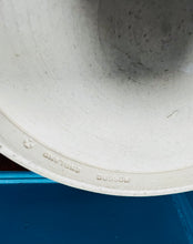 Load image into Gallery viewer, Daliwr bisgedi Hynafol seramig ac EPNS ‘Dudson Brothers’ Jasperware prin heb y caead o 1845-1882 / Rare Antique Dudson Brothers Jasperware ceramic and EPNS biscuit barrel without the lid from 1845-1882