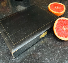 Load image into Gallery viewer, Cyllyll miniog a ffyrc arian Hynafol a phrin yn eu bocs gwreiddiol / Antique and rare silver sharp knives and forks in their original box
