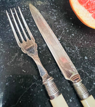 Load image into Gallery viewer, Cyllyll miniog a ffyrc arian Hynafol a phrin yn eu bocs gwreiddiol / Antique and rare silver sharp knives and forks in their original box