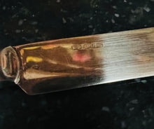 Load image into Gallery viewer, Cyllyll miniog a ffyrc arian Hynafol a phrin yn eu bocs gwreiddiol / Antique and rare silver sharp knives and forks in their original box
