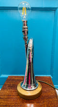 Load image into Gallery viewer, Golau unigryw allan o hen bugle  ar waelod derw sydd wedi ei wneud â llaw / Unique light made out of an old bugle on a handmade oak base