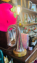 Load image into Gallery viewer, Golau unigryw allan o hen bugle  ar waelod derw sydd wedi ei wneud â llaw / Unique light made out of an old bugle on a handmade oak base