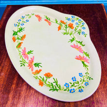 Load image into Gallery viewer, Plat gweini blodeuog gwyrdd Vintage wedi ei beintio â llaw yn 1955 / Vintage green floral handpainted in 1955 serving plate