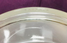 Load image into Gallery viewer, Powlen caserol gyda’r caead a’r stand gwreiddiol Phoenix Opalware Retro or 60au, cynllun rhosyn melyn / Retro 1960’s Phoenix Opalware Casserole dish with origy lid and stand, yellow rose design