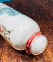 Load image into Gallery viewer, Rholbren wydr gwyn Hynafol wedi ei addurno gyda gwahanol ddarluniau o’r 1860au / Antique milk glass rolling pin decorated with various drawings from the 1860s
